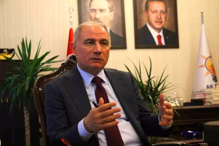ak-parti-genel-baskan-vekili-l-turkiyeyi-prangalarindan-kurtarmak-icin-calisiyoruz-ffSR4z7F.jpg