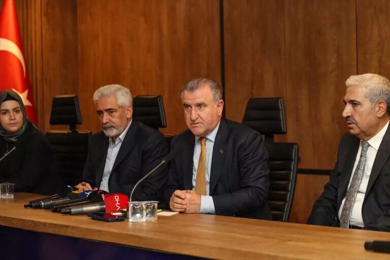 bakan-bak-cinar-genclik-merkezi-ve-yari-olimpik-yuzme-havuzu-acilis-toreninde-konustu-aciklamasi-JdIrED53.jpg