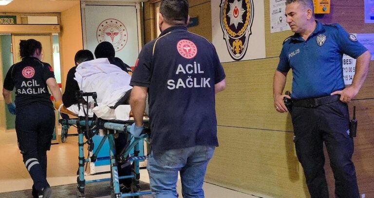 bursada-kavgayi-ayirmak-isteyen-guvenlik-bicaklandi-CaF9eNl6.jpg