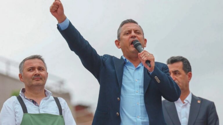 chp-lideri-ozgur-ozel-adalet-esitlik-ve-ozgurluk-icin-50nci-eylemimizde-beyoglunda-bulusuyoruz-5HTQzhf3.jpg
