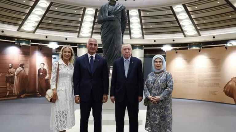 ertugrul-ozkok-cok-ilginc-bir-arkeoloji-dedektifligi-ve-csi-olayi-ct7bHtBz.jpg