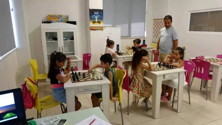 sokede-satranc-ile-baslayan-basari-hikayesi-88V3Hw7l.jpg
