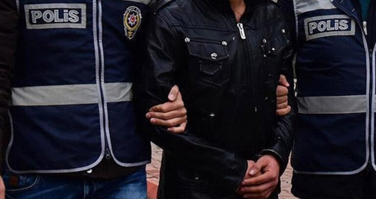 tartistigi-kadin-surucunun-aracini-yumruklayan-sahis-gozaltinda-zYyceG3O.jpg