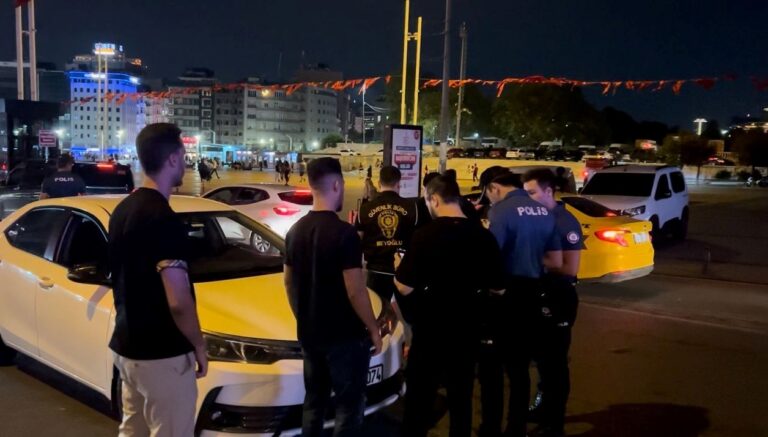 beyoglunda-huzur-istanbul-denetimi-helikopter-de-destek-verdi-KtDLMiEy.jpg