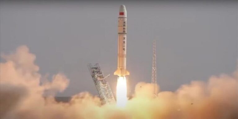 cin-ceres-1-roketiyle-3-uydu-firlatti-E9pfmMwy.jpg