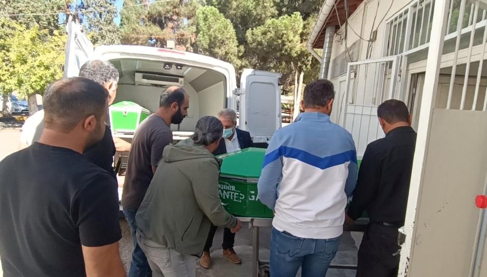 gaziantepte-otomobil-tira-carpti-iki-kardes-yasamini-yitirdi-qRdvc5GP.jpg