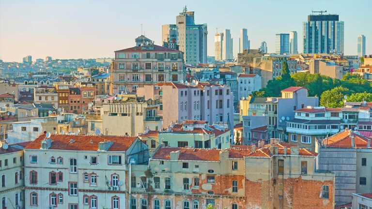 istanbulda-ogrenciler-barinma-kriziyle-karsi-karsiya-kiralar-25-40-bin-liraya-cikti-yurt-fiyatlari-asgari-ucreti-gecti-lbFjzReq.jpg