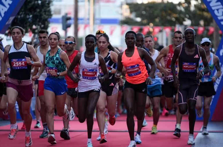 izmir-yari-maratonunda-kenyali-ikilisi-qiZvrD6N.jpg