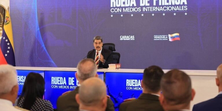 maduro-dunyaya-seslendi-abd-savas-gemileri-venezuela-icin-kanli-bir-tehdit-2gq88AXF.jpg