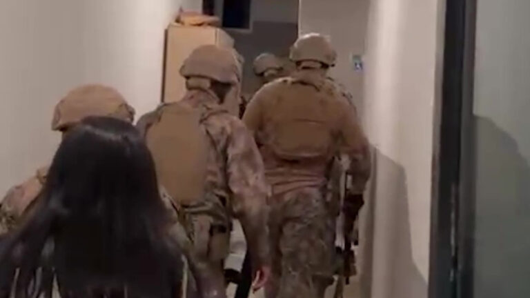 antalyada 19 adrese es zamanli operasyon 6 gozalti WhCOPutg.jpg