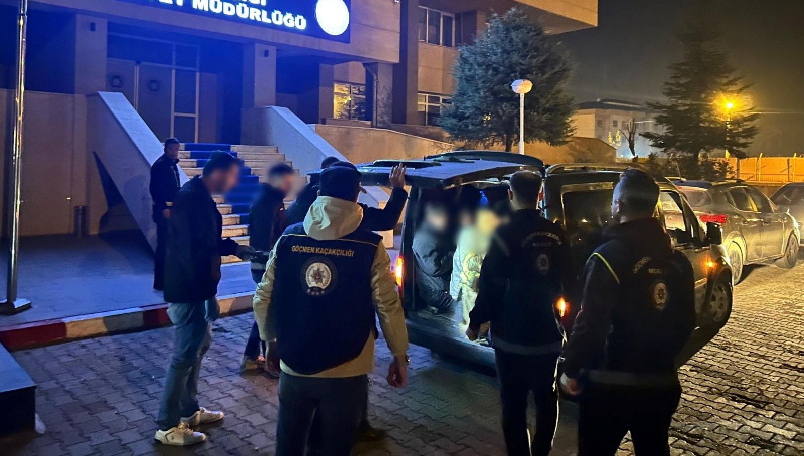 bagajdan 10 kacak gocmen cikti 7wv7AHe2.jpg