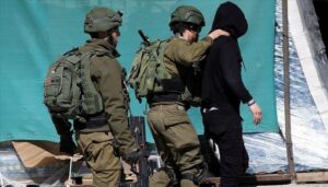 israilin kutlama korkusu serbest birakacagi filistinlilerinevlerine baskin duzenlendi gQ9Gfl8X.jpg