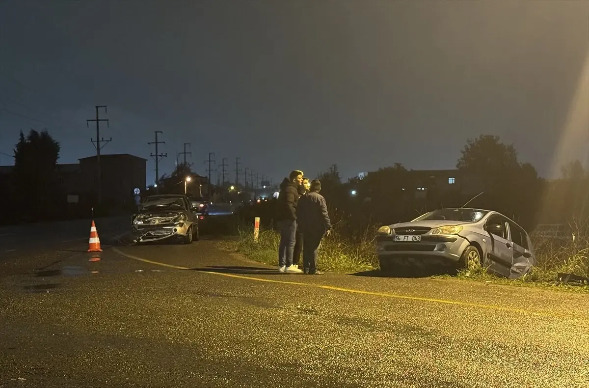 sakaryada otomobil kazasi 3 yarali hXZV5Zs8.jpg