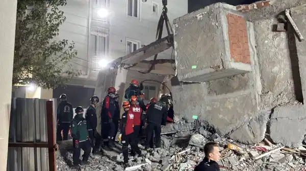 4 kisiye mezar olmustu gebzede coken binanin on incelemesi tamamlandi enkaz kaldiriliyor 4VsxzYkA.jpg