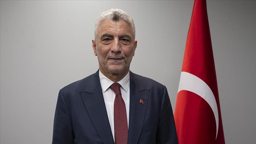 bakan bolat e ihracatta da firmalara destek oluyoruz NdfeK451.jpg