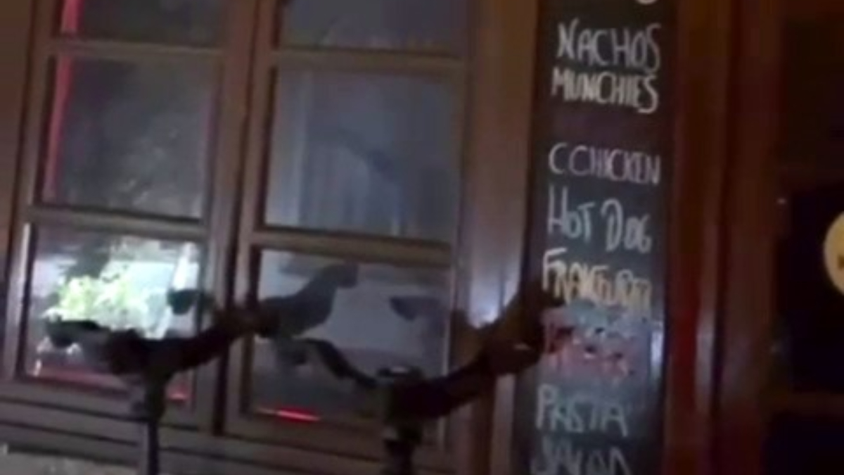 izmirde eglence mekanina silahli saldiri CAIZkiRb.jpg